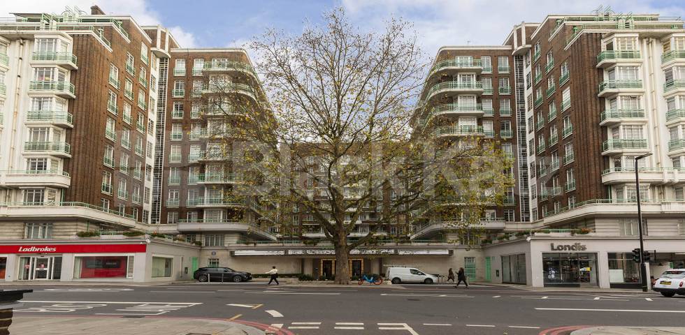 			3 Bedroom, 2 bath, 1 reception Flat			 Dorset House, Gloucester Place , Baker Street